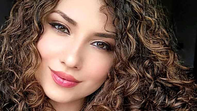 Giulia Mihai's Live Stream